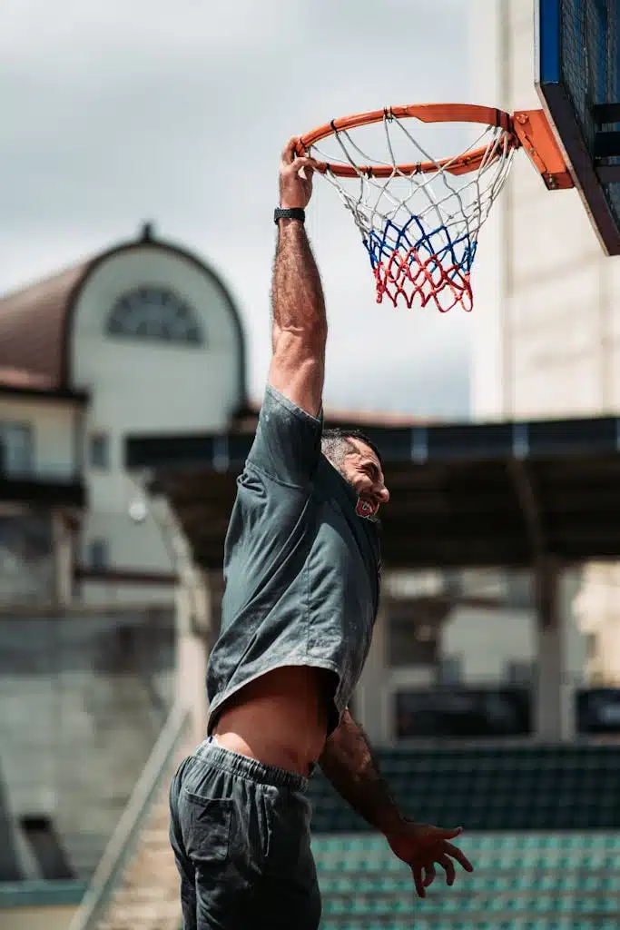Joueur de basket au dunk