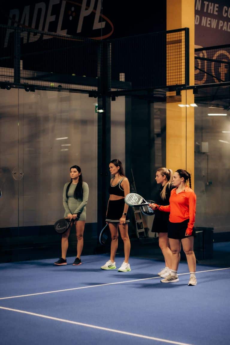 Le padel expliqué : les règles, les bases, et pourquoi tout le monde s&rsquo;y met