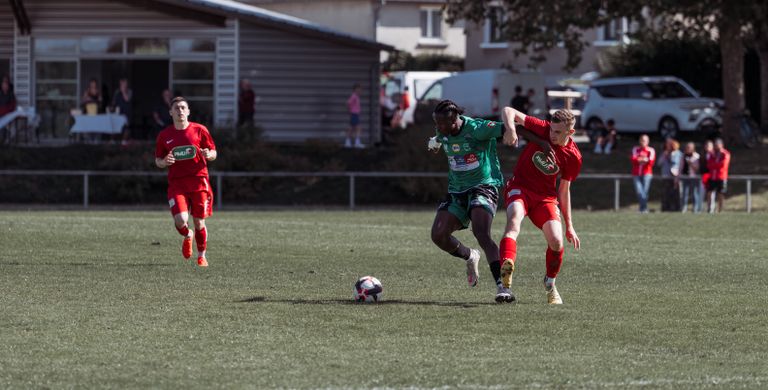 Le latéral au foot : comment le bouche-trou est devenu un facteur X